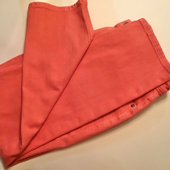 NWOT - Loft curvy jeans - Picture 5 of 10